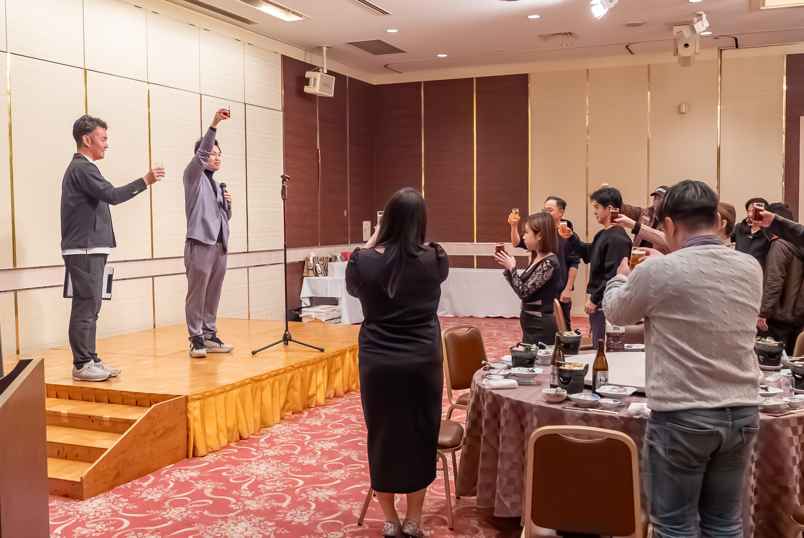 With株式会社の忘年会の乾杯の様子