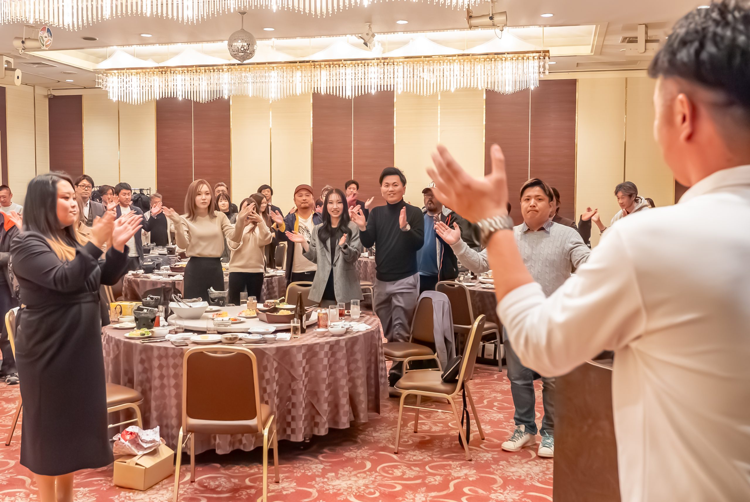 With株式会社の忘年会での〆の様子